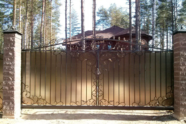 Ворота откатные, сварные комбо, с элементами ковки, с поликарбонатом, цвет бронза