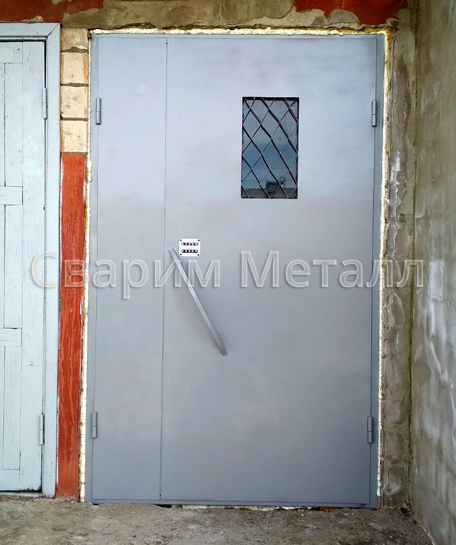 Дверь металлическая, в подъезд, цвет серый