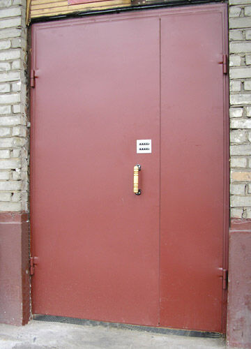 Дверь металлическая, в подъезд, цвет красный