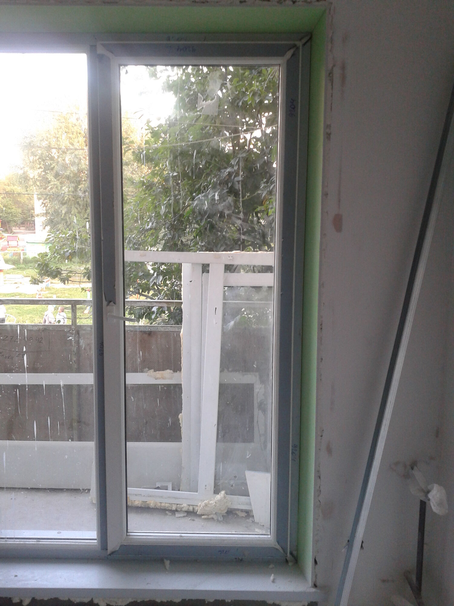 Балконная дверь стеклянная