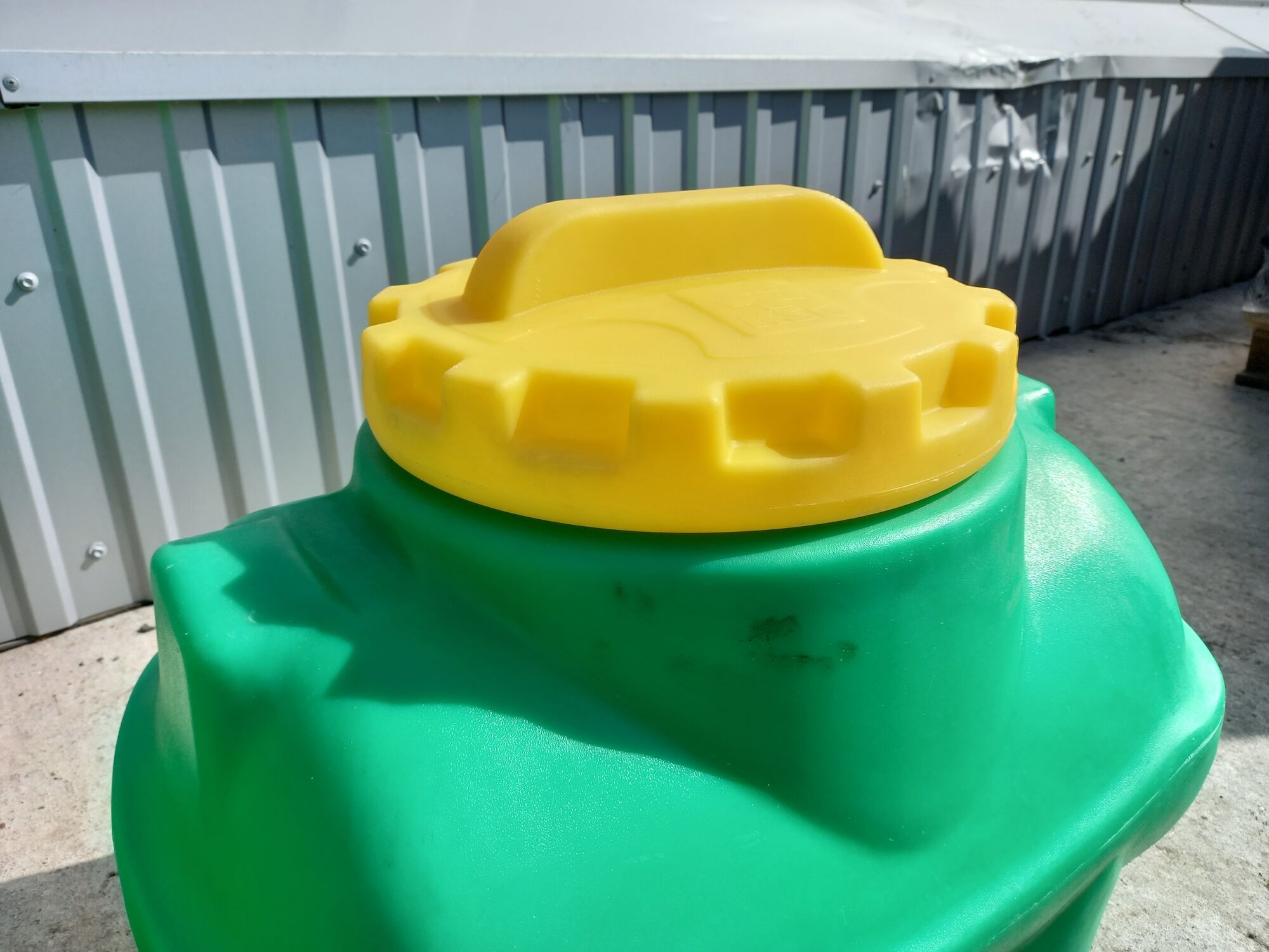 Накопительная емкость для воды 50 литров пластиковая для использования дома, на даче, производстве 7