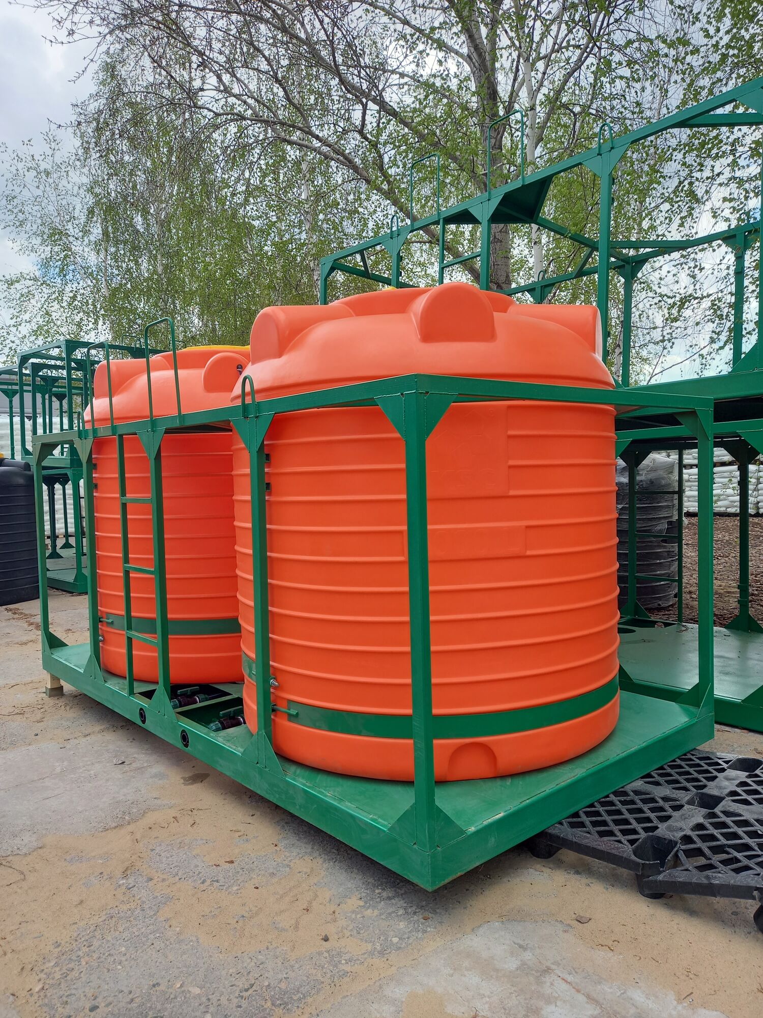 Пластиковые емкости для КАС для сельскохозяйственных опрыскивателей объем 6000 литров 1