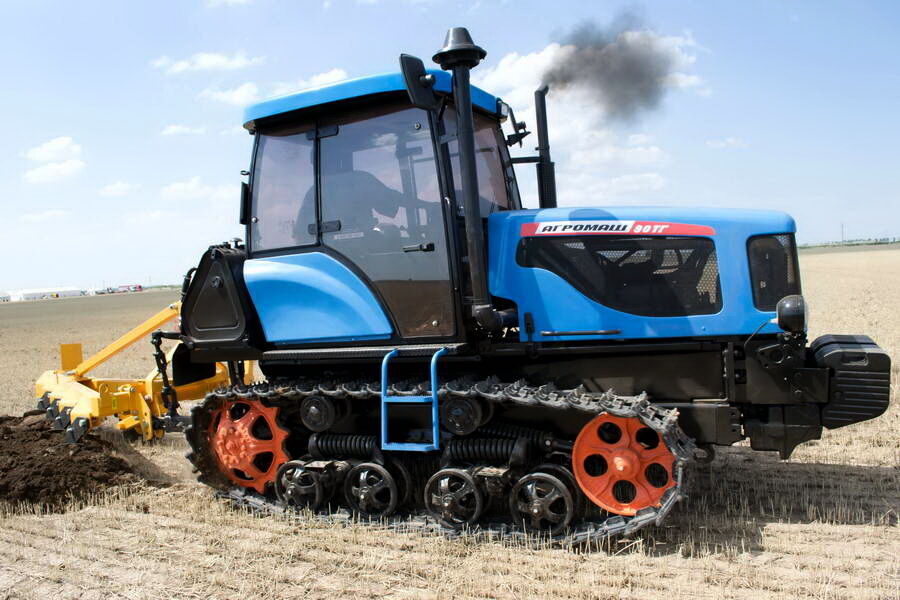 Гусеничный трактор Агромаш-90ТГ 2049М (аналог ДТ-75) Коммунальная техника