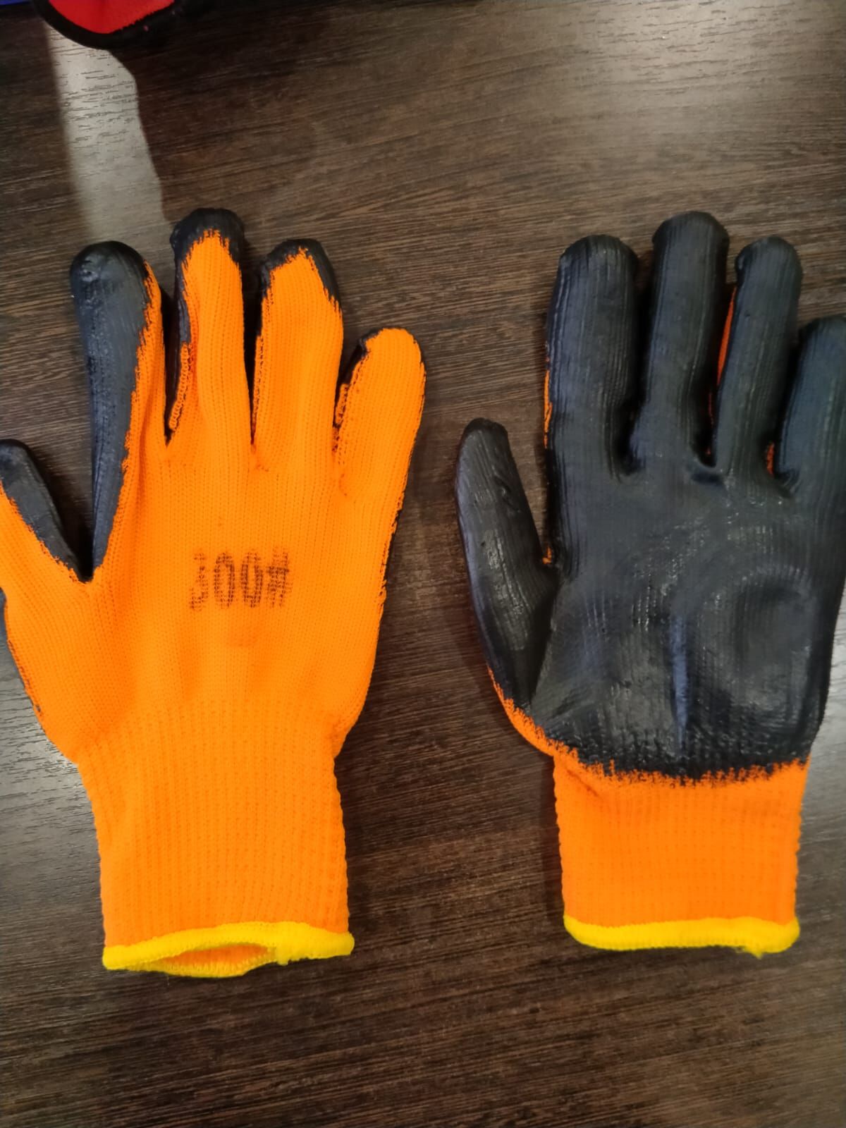 Перчатки нейлоновые с нитриловым покрытием, оранжевые, черная облитая ладонь 12 пар/960