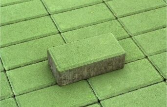 Тротуарная плитка 100х200х40 "Брусчатка" зеленая (верхний слой на сером цементе)